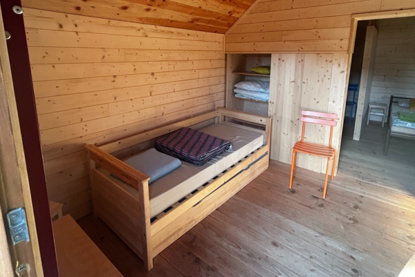 Lits en dortoir pour une nuit ou un séjour à la montagne en gîte étape du GR5