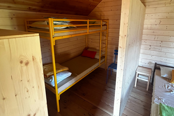 Lits en dortoir aux granges de la Brasque, refuge étape du GR5 dans les Alpes-Maritimes